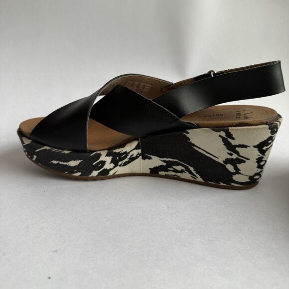 Clarks Stasha Hale Wedge Slingback strap black/white Sz 8.5M Crossed Wide Strap - Picture 8 of 13